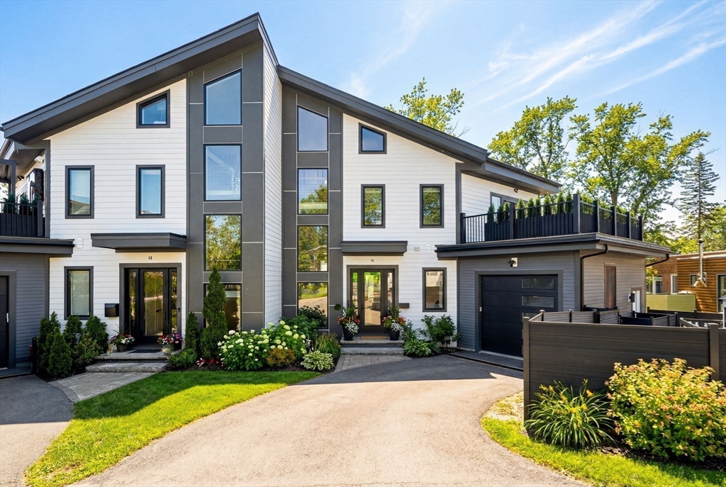 16-18 Josselyn Pl #18 in Newton Highlands