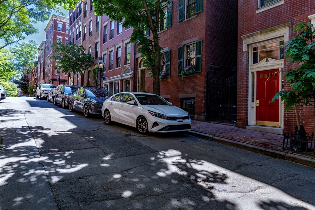 68 Phillips St #6 in Boston