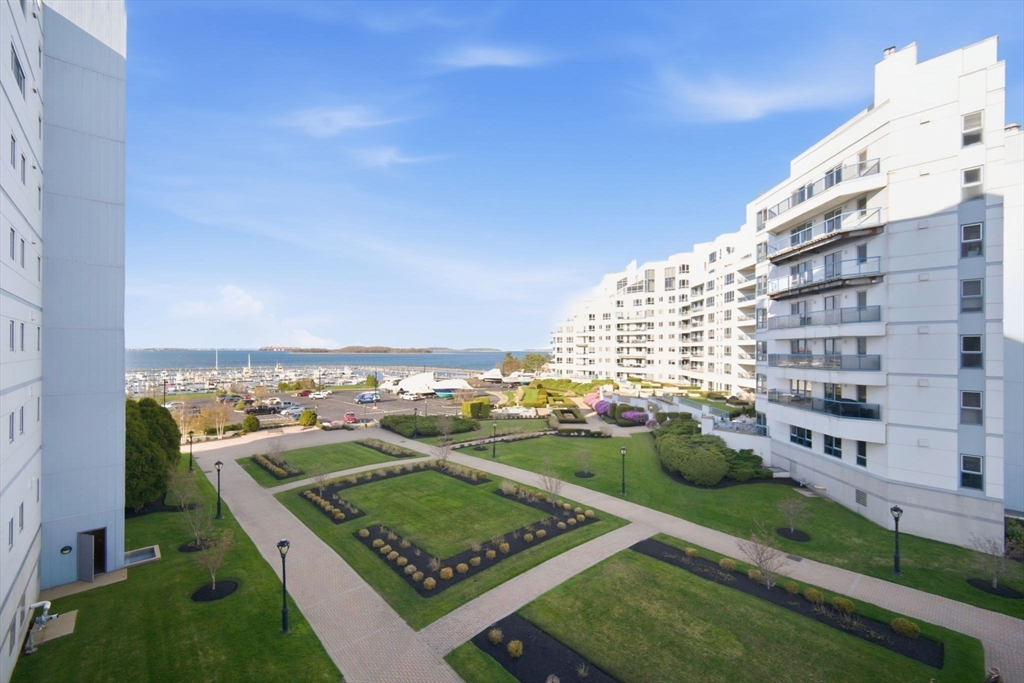 2001 Marina Dr #312 in Quincy