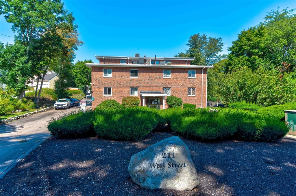 211 West St #10A in Quincy