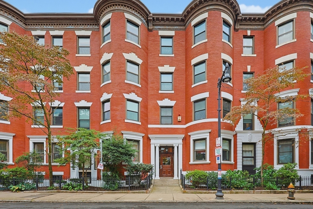 96 Gainsborough St #301W in Boston