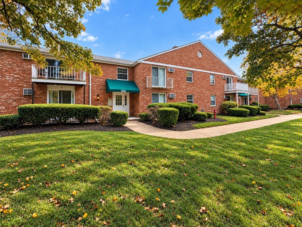 56 Townsend St #D27 in Abington