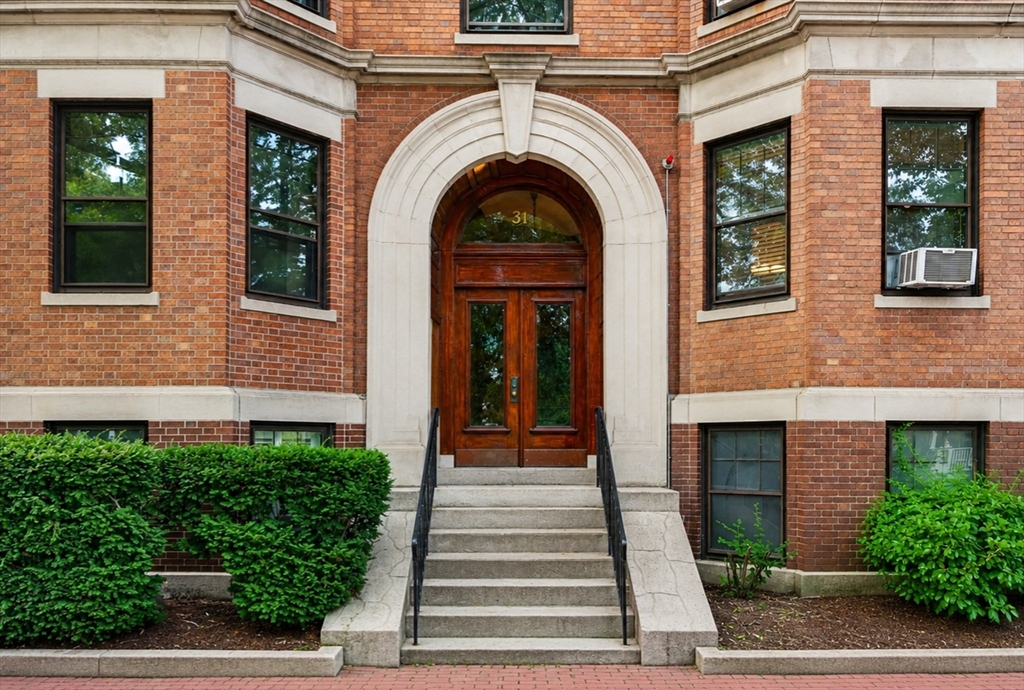 31 Linnaean St #2 in Cambridge