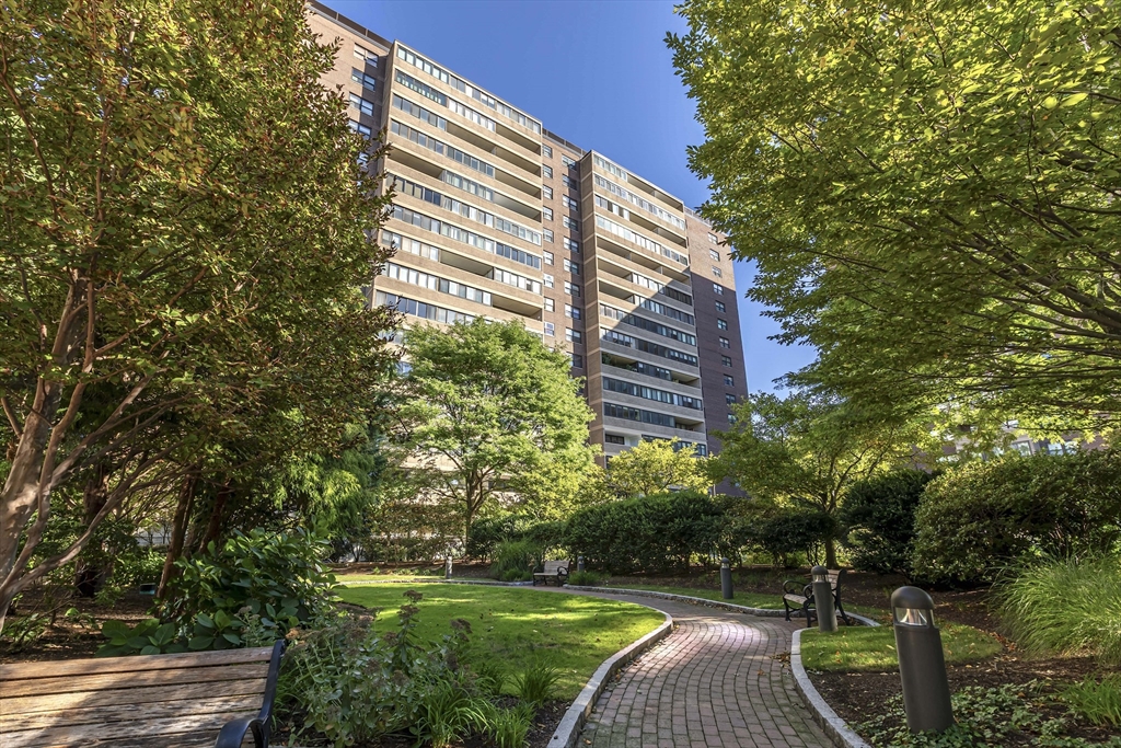 9 Hawthorne Place #7G in Boston