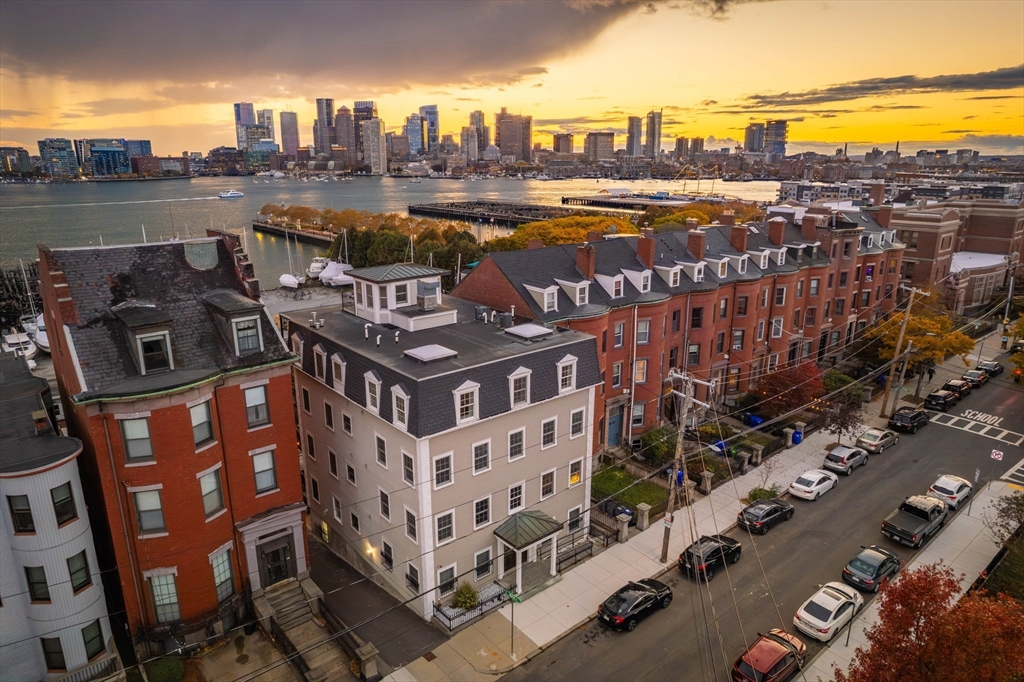 195 Webster St #4 in Boston
