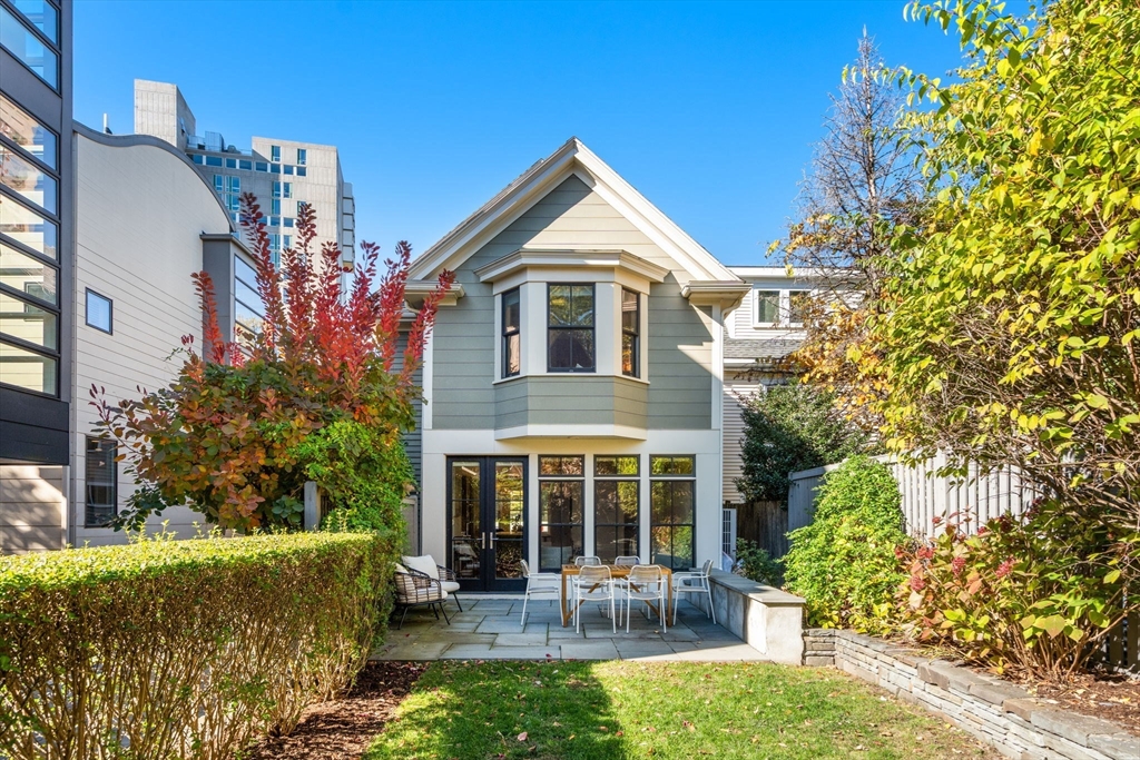 136 Banks St in Cambridge