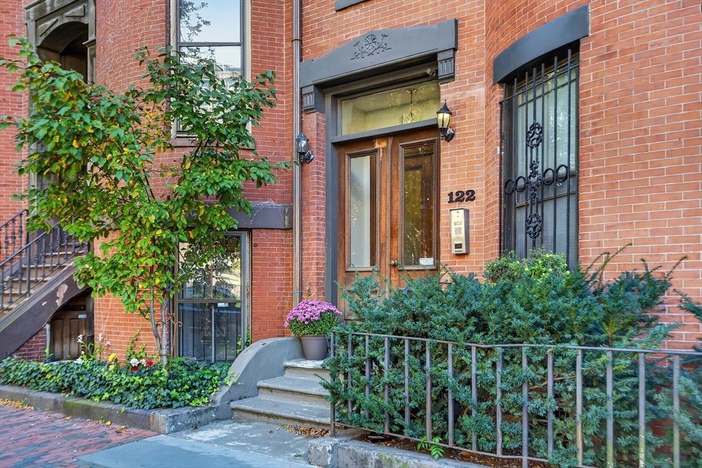 122 Chandler St #A in Boston