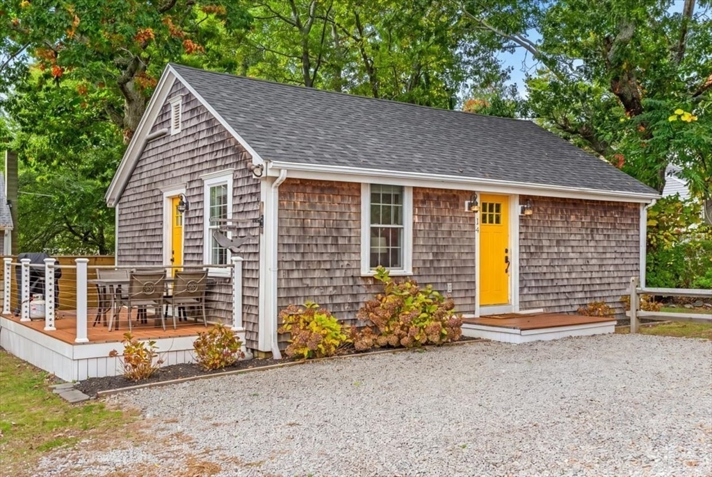 14 Sullivan Ave in Plymouth