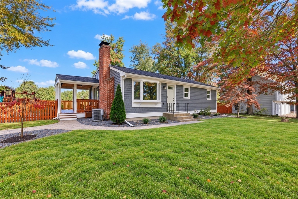 71 Oakridge Ave in North Attleboro