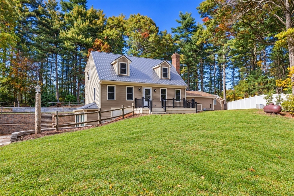 9 Pleasant St in Carver
