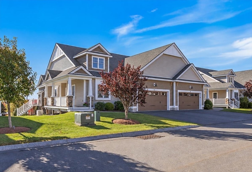61 Fox Hill Lane #61 in Dracut