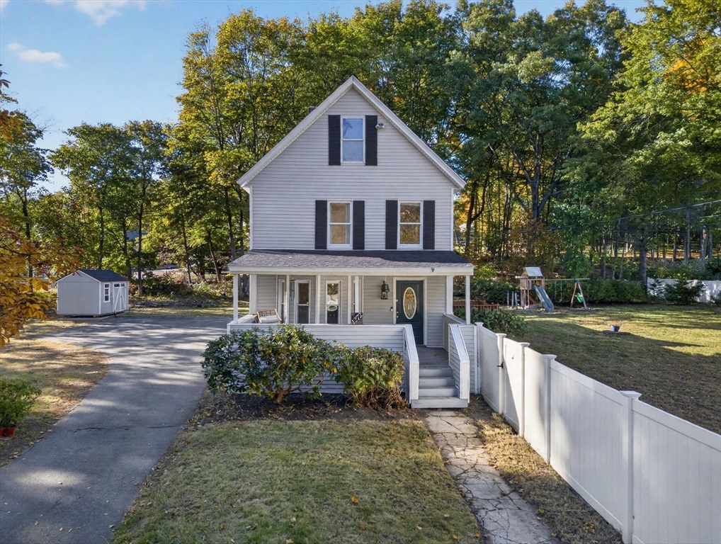 1272 Mammoth Rd in Dracut