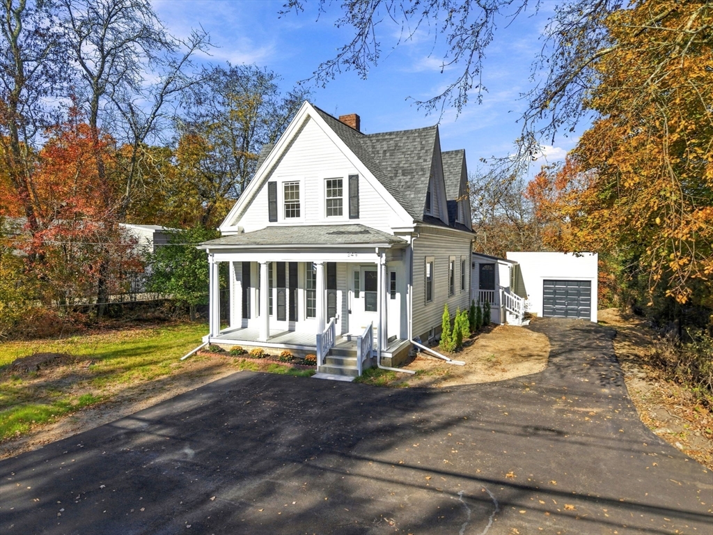 349 Central St in Stoughton