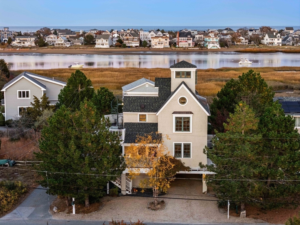 154 Old Point Rd in Newburyport