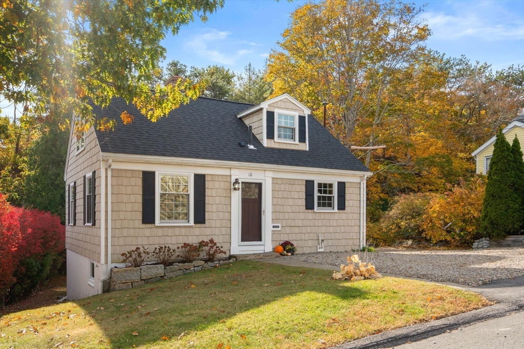 10 Curtis St in Rockport