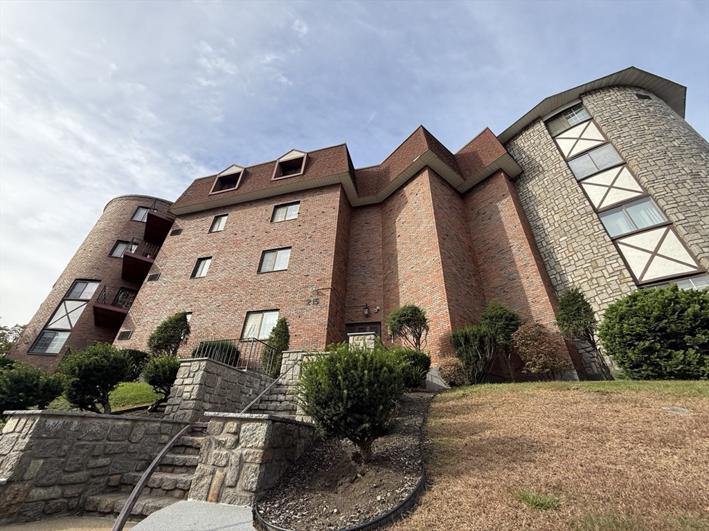 215 Thomas Burgin Parkway #25 in Quincy