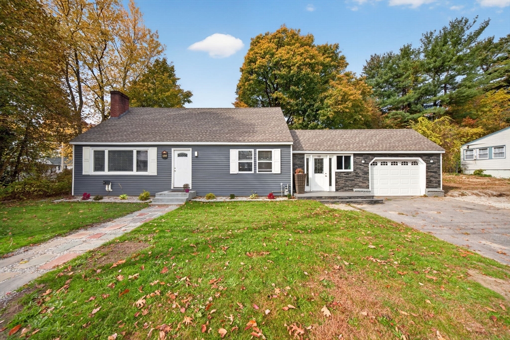 188 Oak St in Methuen