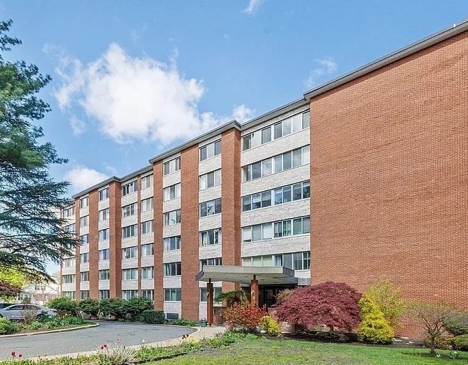 22 Chestnut Pl #114 in Brookline