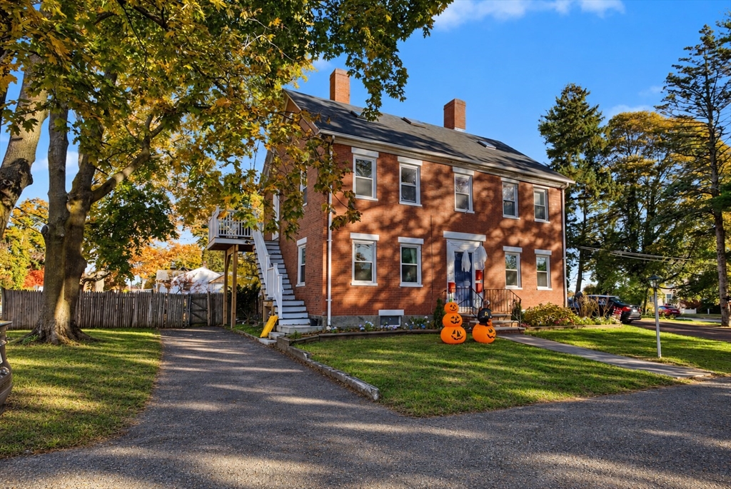 121 Sylvan St #B in Danvers