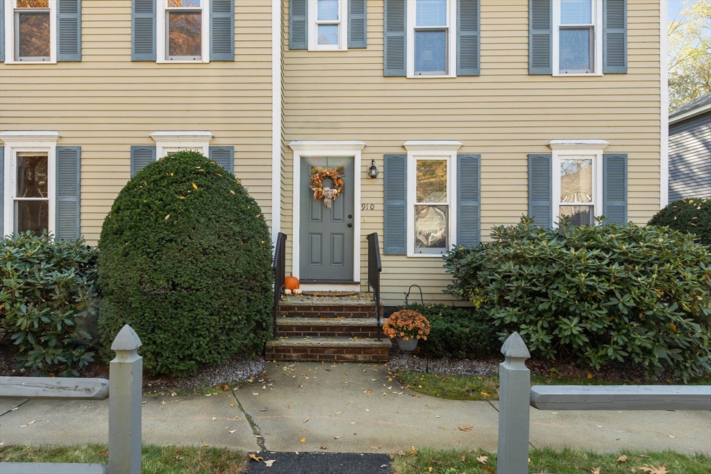 910 Welllman Ave #910 in North Chelmsford
