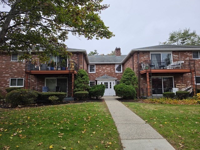 65 Fountain Ln #9 in South Weymouth