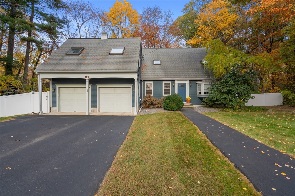 175 Oak St in Franklin