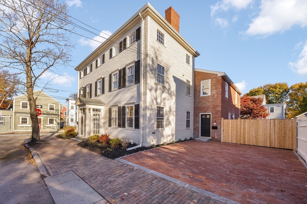 1 1/2 Fruit Street in Newburyport